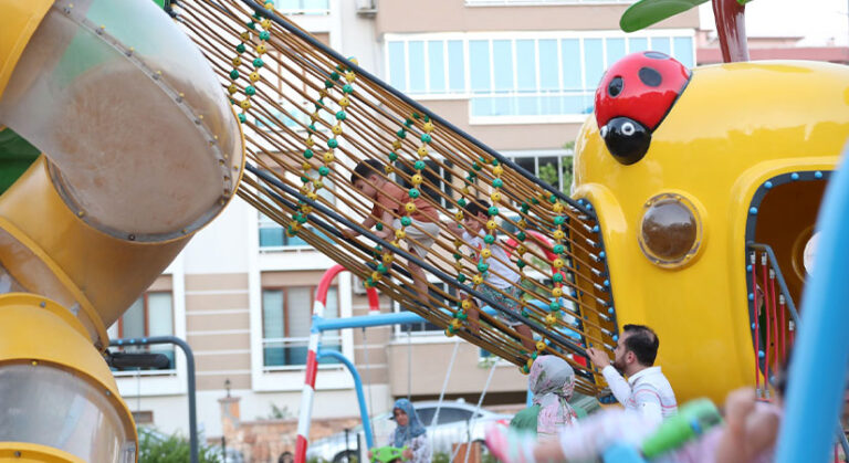 Çocukların ve ailelerin vazgeçilmezi Masal Parkı